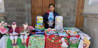 Tatiana Merchán Castro, propietaria del emprendimiento riobambeño “MANUALIDADES y ARTESANÍAS TATIÔÇÖS”, desde muy temprana edad la emprendedora en mención, ingresó a la “Unión de Mujeres Lojanas”
