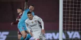 Este interés ha sido tan firme que Eduardo ├ülvarez, miembro de la Comisión de Fútbol de Liga de Quito, viajó al país europeo para negociar con los posibles compradores.