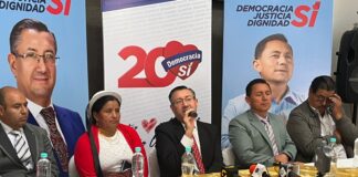 En el Hotel Zeus de Riobamba, el candidato presidencial Iván Saquicela, del movimiento político ÔÇÿDemocracia SIÔÇÖ, realizó una rueda de prensa la mañana de este martes junto a miembros de su partido, entre ellos el candidato a la Asamblea Nacional, para presentar su “Plan de Gobierno” de cara a las elecciones generales de 2025.