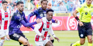 ├ülex Arce lleva a Liga de Quito a ganar la primera final a Independiente del Valle. El goleador paraguayo es temible. Son 28 gritos de gol en la Liga Pro y 35 en lo que va de la temporada. Detenerlo es imposible. Para los rivales y para Liga mismo.
