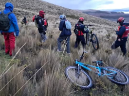 Tras 20 horas de intensas labores de búsqueda, fueron encontrados los cuatro ciclistas reportados como extraviados en el Parque Nacional Cotopaxi, tras perderse debido a las condiciones climáticas adversas.