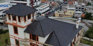 El mantenimiento preventivo y correctivo de la Casa Calero, emblemática edificación patrimonial de Riobamba, avanza a paso firme con un 90% de progreso.