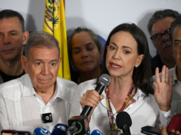 Los líderes de la oposición venezolana, Edmundo González y María Corina Machado, denunciaron este viernes 10 de enero de 2025 que Nicolás Maduro ha consolidado un "golpe de Estado" al investirse como presidente para un tercer mandato, a pesar de las acusaciones de fraude electoral.
