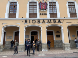 La madrugada del pasado jueves 30 de enero, la Fiscalía General del Estado ejecutó un operativo denominado "Los Altares" en Riobamba, como parte de una investigación por presunta asociación ilícita, tráfico de influencias y cohecho.