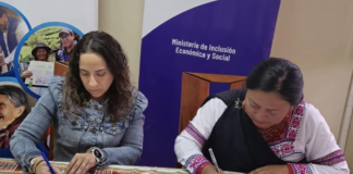 En un esfuerzo conjunto por mejorar la calidad de vida de los adultos mayores con discapacidad, el Distrito de Inclusión Económica y Social (MIES) Riobamba firmó este 17 de enero, un convenio de cooperación interinstitucional con la Fundación de Promoción y Desarrollo Social SINAí.