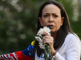 La líder opositora, María Corina Machado, fue puesta en libertad, luego de haber sido retenida por el régimen de Nicolás Maduro en horas de la tarde del jueves 9 de enero. Machado fue retenida minutos después de haberse detenido en medio de las marchas en Chacao, norte de Caracas.