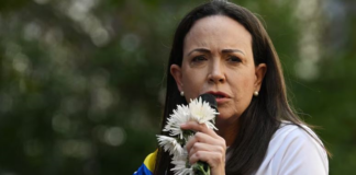 La líder opositora, María Corina Machado, fue puesta en libertad, luego de haber sido retenida por el régimen de Nicolás Maduro en horas de la tarde del jueves 9 de enero. Machado fue retenida minutos después de haberse detenido en medio de las marchas en Chacao, norte de Caracas.