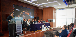 La Universidad Nacional de Chimborazo (Unach) y su Comité Central ├Ünico de Trabajadores firmaron el cuarto contrato colectivo de trabajo este 13 de enero. Este acuerdo laboral refleja el esfuerzo continuo por mejorar las condiciones de trabajo y el bienestar del personal.