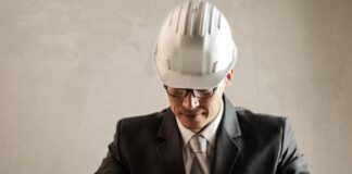 Descubre cómo estudiar Ingeniería Industrial, en modalidad virtual, te prepara para una carrera exitosa, combinando liderazgo y habilidades técnicas.