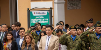 Riobamba demostró su compromiso con la memoria histórica y el civismo al conmemorar, en un emotivo minuto cívico, la Batalla de Tarqui, un acontecimiento fundamental en la consolidación de la independencia del Ecuador.