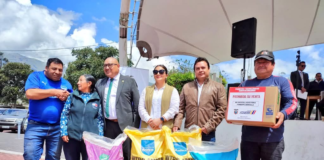 En el cantón Penipe, el 11 de febrero, el Ministerio de Agricultura y Ganadería (MAG) entregó 11 nombramientos de cabildos y 44 kits nutricionales y fitosanitarios