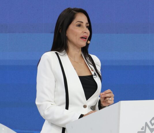 El debate presidencial de los candidatos finalistas de las elecciones de 2025 se dividió en cinco ejes temáticos: Educación; Salud y seguridad social; Criminalidad y seguridad; Economía y empleo y Gobernabilidad. La constante del debate fue que, lejos de presentar soluciones para los problemas ciudadanos, los candidatos invirtieron la mayor parte de su tiempo en atacar a su adversario.