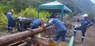 El Ministerio de Ambiente ha informado sobre un nuevo incidente ambiental en el país debido a la rotura del poliducto Shushufindi ÔÇô Quito, ubicado en la provincia de Napo. Este ducto es clave en el transporte de combustibles como gasolina, diésel y gas licuado de petróleo (GLP), por lo que el evento ha generado preocupación tanto a nivel gubernamental como en la ciudadanía.