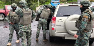 La madrugada del domingo 9 de marzo de 2025, un violento ataque sacudió al Hospital Docente Ambato, en la provincia de Tungurahua. Un grupo armado, presuntamente vinculado a la organización criminal Los Lobos, irrumpió en las instalaciones con la aparente intención de rescatar a un detenido que se encontraba bajo custodia policial.