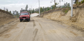 La Prefectura de Chimborazo, a través de su Dirección General de Conectividad Vial, continúa con el progreso de los trabajos de rehabilitación y ampliación de la antigua vía Riobamba ÔÇô Guano, una de las rutas clave que conecta estos dos cantones de la provincia.