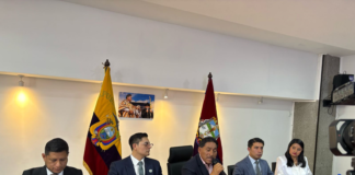 El 19 de marzo de 2025, en la sala de reuniones del Consejo Provincial de Chimborazo, se llevó a cabo una rueda de prensa en la que se abordaron dos temas fundamentales para el desarrollo de la provincia: el juicio de liquidación de la compañía Impriocem y la situación de la vía Balbanera-Pallatanga-Cumandá.