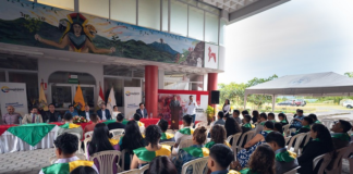 En una ceremonia celebrada en la sede de la Escuela Superior Politécnica de Chimborazo (ESPOCH) en Macas, 70 nuevos guías comunitarios de turismo recibieron su graduación, preparados para promover el turismo responsable y poner en valor la riqueza cultural y natural de Morona Santiago.