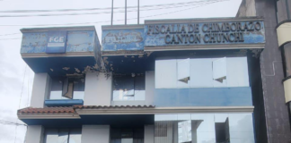 Un caso de violación en Chunchi ha desatado alarma por la falta de avances en la investigación, a un año de los hechos. El incidente involucra a un policía que, durante su turno de vigilancia, estableció contacto con una menor de edad, iniciando una serie de mensajes a través de WhatsApp que desencadenaron una cadena de eventos que aún no han sido resueltos.