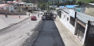 El Municipio de Guaranda continúa con su compromiso de transformar la infraestructura vial del cantón, ejecutando importantes trabajos de asfaltado en sectores estratégicos.
