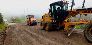 La Prefectura de Chimborazo, mediante su equipo de infraestructura vial, ha intensificado sus labores en varios tramos clave de la provincia, con el objetivo de garantizar la seguridad y la correcta transitabilidad de los ciudadanos. Estas acciones incluyen trabajos de mantenimiento, rehabilitación y mitigación de riesgos en diferentes sectores.