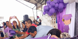 En un emotivo evento, 206 niños y niñas de los cantones Cumandá y Pallatanga, quienes formaban parte de los programas Creciendo con Nuestros Hijos (CNH) y los Centros de Desarrollo Infantil (CDI), fueron despedidos con una ceremonia especial organizada por sus familias y el personal técnico del Ministerio de Inclusión Económica y Social (MIES).┬á
