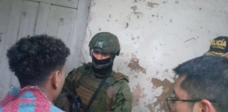 El caos en el Hospital Docente de Ambato durante la madrugada del 9 de marzo se originó a partir de un asalto en la parroquia Palahua, cantón Cevallos. Un grupo de delincuentes armados robó dos vehículos y secuestró brevemente a un ciudadano, lo que llevó a la activación de un operativo policial.
