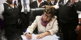 La ministra de Trabajo, Ivonne Núñez, confirmó este jueves, 24 de abril de 2025, que presentó su renuncia irrevocable al cargo que desempeña desde el primer día del Gobierno de Daniel Noboa, en noviembre de 2023.
