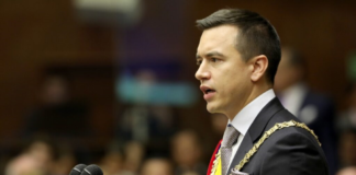 Durante la campaña, el presidente Daniel Noboa lanzó una propuesta audaz, convocar una Asamblea Constituyente para refundar Ecuador. Su mensaje fue claro: el país necesita un nuevo comienzo, y ese comienzo debe escribirse desde cero.