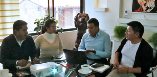 El prefecto de Bolívar, Aníbal Coronel Monar, mantuvo una reunión estratégica con representantes del Consorcio para el Desarrollo Sostenible de la Eco Región Andina (CONDESAN), con el objetivo de construir una campaña de comunicación enfocada en el consumo responsable y en el fortalecimiento del posicionamiento de los productos locales.