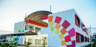En 2015, el gobierno de Rafael Correa presentó el proyecto de las Escuelas del Milenio, que prometía revolucionar la educación en Ecuador con 200 nuevas unidades educativas en todo el país.