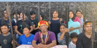 En una rueda de prensa realizada este viernes, Estiven Taant, dirigente de la Juventud Indígena Independiente de la Región Amazónica, junto a un grupo de comuneros, expresó su firme respaldo a la permanencia en el cargo del ministro de la Amazonía, Luis Huilcapi.