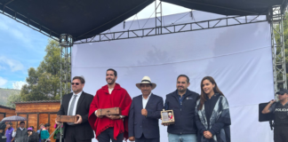 En un evento multitudinario realizado este 3 de abril, en la explanada de la laguna de Colta, al que asistieron más de 4.000 ciudadanos, el ministro de Transporte y Obras Públicas
