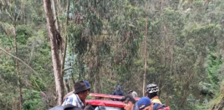 El 10 de abril, un aluvión devastador sorprendió a la comunidad de Laguamasa, en el cantón Salcedo. La quebrada local, saturada por las intensas lluvias, se desbordó con fuerza, arrasando todo a su paso. Como consecuencia, dos vidas se perdieron: una mujer de 24 años y un hombre joven que trabajaba en el proyecto de agua de la zona.