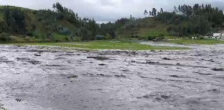 Las lluvias no dan tregua en la provincia de Chimborazo. Durante los últimos días, una serie de eventos climáticos extremos ha puesto en jaque a varias localidades, dejando a su paso derrumbes, inundaciones, vías bloqueadas y viviendas afectadas.