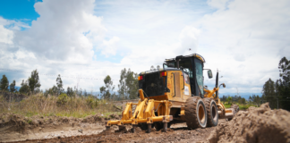 El desarrollo de la infraestructura vial sigue siendo una de las principales prioridades para el progreso de la provincia de Chimborazo. En este sentido, la Prefectura avanza de manera significativa en la rehabilitación de la vía Porlón, un tramo de 3.7 kilómetros de longitud, con una inversión de 320,000 dólares.