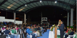 En un ambiente de entusiasmo y unidad comunitaria, el alcalde del cantón San Miguel de Bolívar, Vinicio Coloma Romero, realizó la inauguración oficial de la cubierta tipo coliseo en el barrio La Victoria ÔÇô Divino Niño