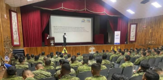 A pocos días de las elecciones en Ecuador, una delegación de observadores de la Unión Europea puso su atención en el Ejército, una de las instituciones clave para la jornada democrática.