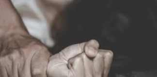 Un hecho de violencia sexual que ha conmocionado a Ecuador ha salido a la luz en el cantón de Cayambe, donde dos adolescentes fueron víctimas de abuso por parte de cinco hombres, entre ellos docentes y un amigo.