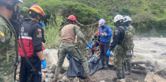 Tras varios días del aluvión en el cantón Alausí, provincia de Chimborazo, las autoridades finalmente encontraron los cuerpos de las dos hermanas, que habían sido arrastradas por la furia del agua el 12 de abril.