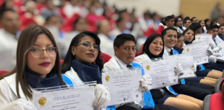 En un emotivo logro para la educación del país, la Coordinación Zonal 3 del Ministerio de Educación celebró la graduación de 2.814 estudiantes entre jóvenes, adultos y adultos mayores que, con esfuerzo y perseverancia, culminaron su trayectoria educativa.