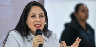 La candidata a la Presidencia de Ecuador por el movimiento Revolución Ciudadana, Luisa González, criticó la prohibición de votar con el celular en la mano dispuesta por el Consejo Nacional Electoral (CNE) para la segunda vuelta de las elecciones, a petición del Gobierno del mandatario y candidato a la reelección, Daniel Noboa.
