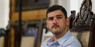 Este jueves 10 de abril de 2025, un juez de garantías penales resolvió no acoger el pedido de prisión preventiva solicitado por la Fiscalía en contra del alcalde de Guayaquil, Aquiles ├ülvarez, dentro del denominado Caso Triple A, relacionado con presunto tráfico de combustibles.