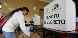 La Corte Constitucional de Ecuador ha ratificado la resolución emitida por el Consejo Nacional Electoral (CNE) que prohíbe el uso de celulares y otros dispositivos móviles para capturar imágenes o videos durante la votación de la segunda vuelta presidencial, programada para el 13 de abril.