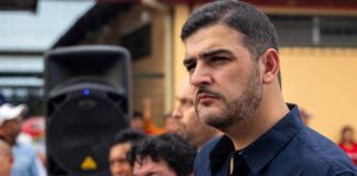 La Fiscalía General del Estado formuló cargos en contra del alcalde de Guayaquil, Aquiles ├ülvarez, y otras 10 personas por su presunta participación en el delito de distribución ilegal de combustible, dentro del denominado caso Triple A. La audiencia de vinculación, presidida por el juez Renán Andrade, se instaló este martes.