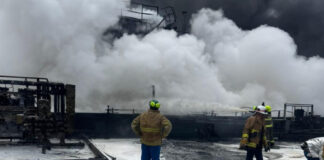 Este lunes 26 de mayo de 2025, un incendio en un tanque de fuel oil provocó la paralización total de actividades en la Refinería Estatal de Esmeraldas. La empresa Petroecuador informó que el siniestro ocurrió en el área de utilidades y que, como medida de prevención, se suspendieron las operaciones para salvaguardar la seguridad del personal y las instalaciones.
