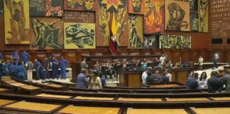 En la Asamblea Nacional, la sesión solemne iniciará a las 11h00 y tendrá doce puntos, entre ellos, la intervención del presidente del Legislativo, Niels Olsen, la toma de juramento a Noboa y Pinto, la imposición de la banda presidencial, la imposición de la Condecoración Nacional de la Orden de ┬½San Lorenzo┬╗ en el grado de Gran Collar al presidente Noboa.