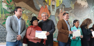 En un evento realizado en la ciudad de Riobamba, 847 productores de la provincia de Chimborazo fueron beneficiados con la entrega de títulos de propiedad, paquetes tecnológicos agrícolas y pecuarios, cheques de indemnización, certificaciones, y reconocimientos jurídicos, como parte de las políticas de fortalecimiento al agro impulsadas por el Ministerio de Agricultura y Ganadería (MAG).