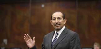 Asambleísta Vela, usted estuvo presente en la posesión del presidente Daniel Noboa el pasado 24 de mayo. ┬┐Cómo valora este evento institucional y político? Fue un honor estar en la ceremonia. Considero que el país necesita símbolos de institucionalidad y respeto a la democracia.