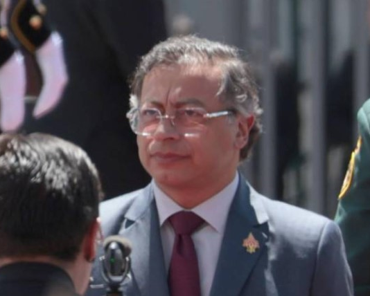 El presidente de Colombia, Gustavo Petro, dijo que asistió a la nueva investidura de Daniel Noboa como gobernante de Ecuador hasta 2029 para solicitarle la liberación de los "presos políticos", entre los que mencionó al exvicepresidente correísta Jorge Glas, detenido en 2024 en la Embajada de México en Quito.