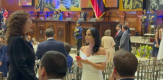 Aunque la bancada del correísmo en la Asamblea Nacional anunció su ausencia en la posesión presidencial. Sí hubo figuras que eran cercanas al correísmo en el evento: se trata de Marcela Holguín y Fausto Jarrín.